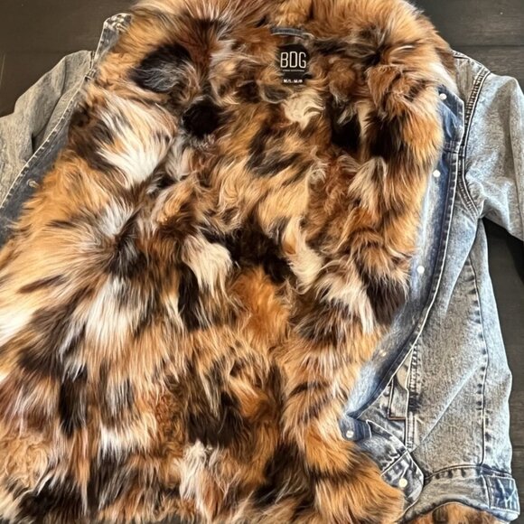 BDG Urban Outfitters Blue Denim Jacket Animal Print Faux Fur Lining Women’s M/L - Picture 4 of 5